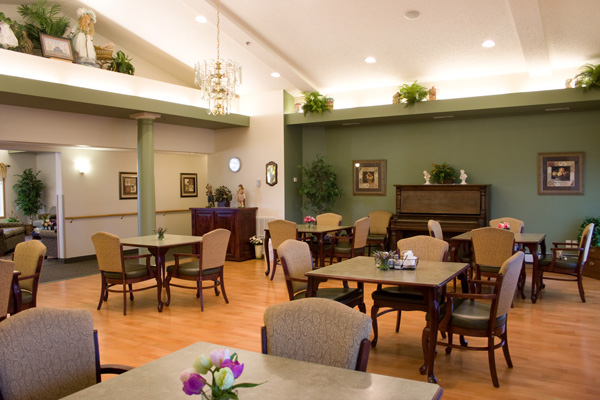 Dining room at Meadow Ponds Assisted Living